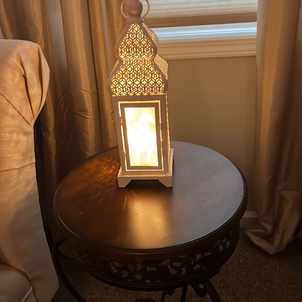 Beautiful,Lighted lantern, very pretty